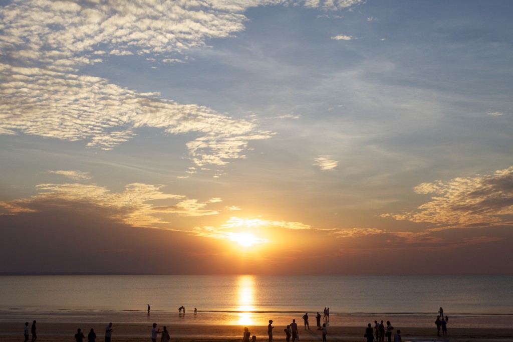 2011, Australia, Beach, blur, bustle, busy, City, Culture, dark, Darwin, Maket Stalls, Market, Mindi, motion, movement, night, Northern Territory, people, places to see, Sellers, Sunset, tourism, Visit